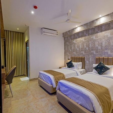 Grand Continent Hotel Gachibowli Near Us Consulate 외부 사진