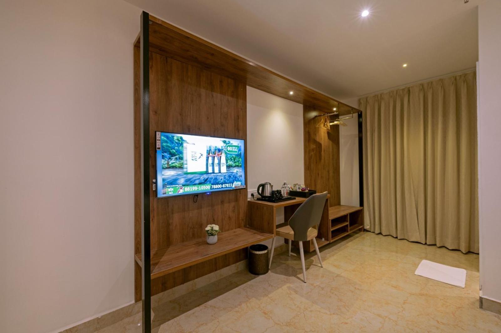 Grand Continent Hotel Gachibowli Near Us Consulate 외부 사진