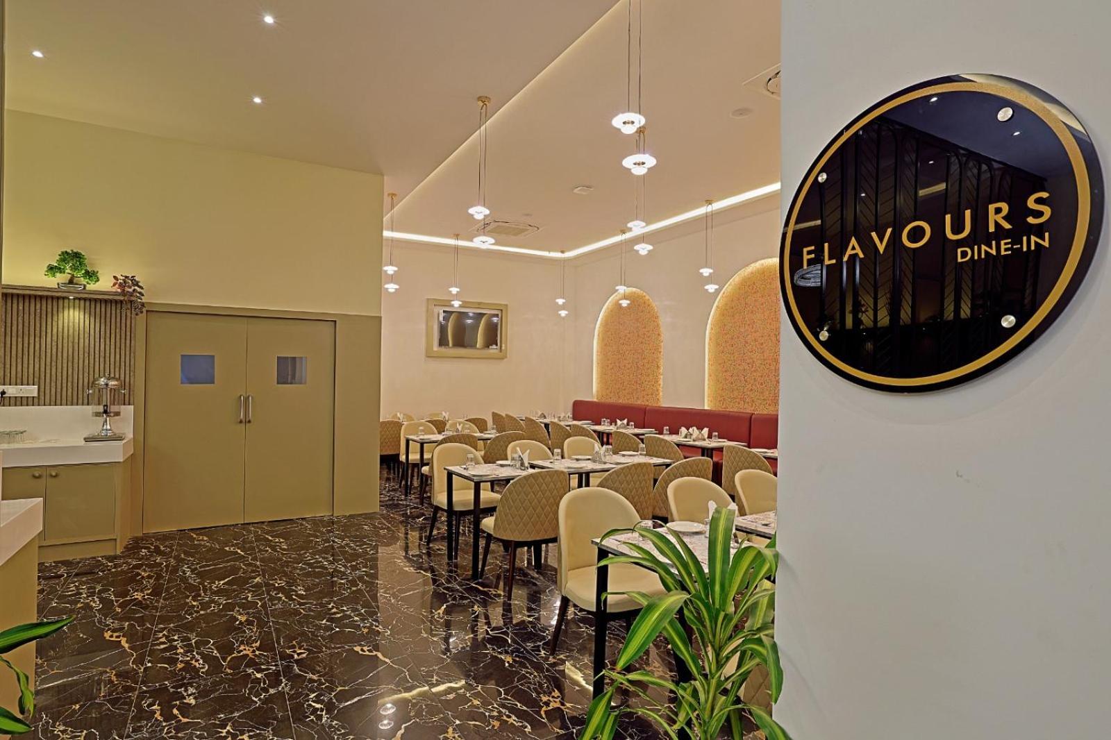 Grand Continent Hotel Gachibowli Near Us Consulate 외부 사진