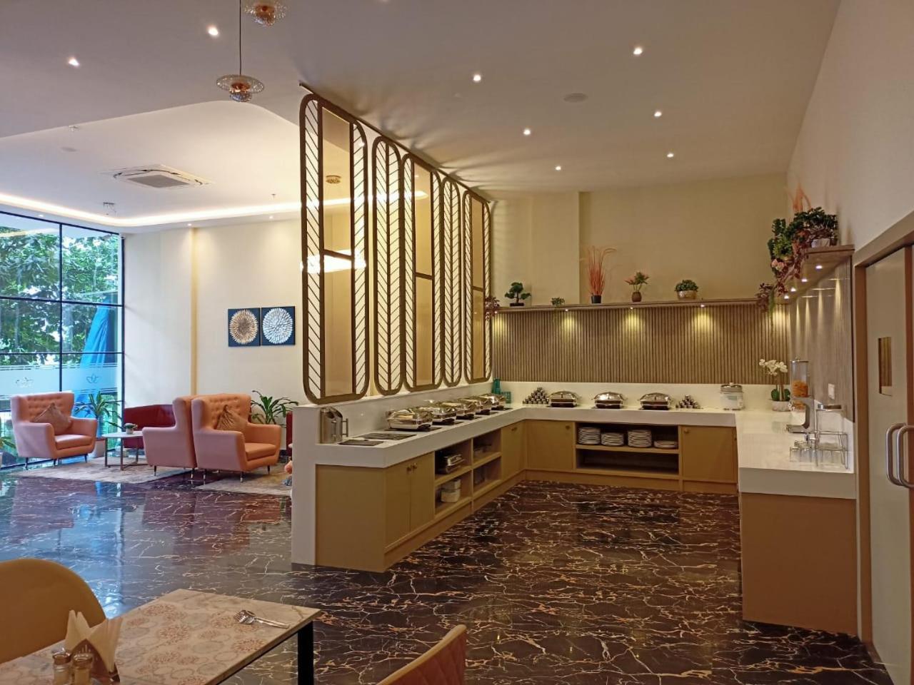 Grand Continent Hotel Gachibowli Near Us Consulate 외부 사진