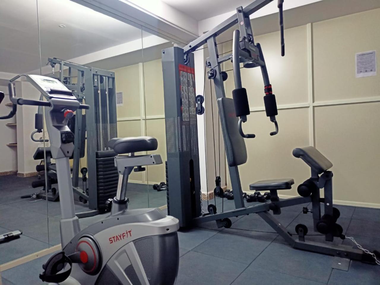 Grand Continent Hotel Gachibowli Near Us Consulate 외부 사진
